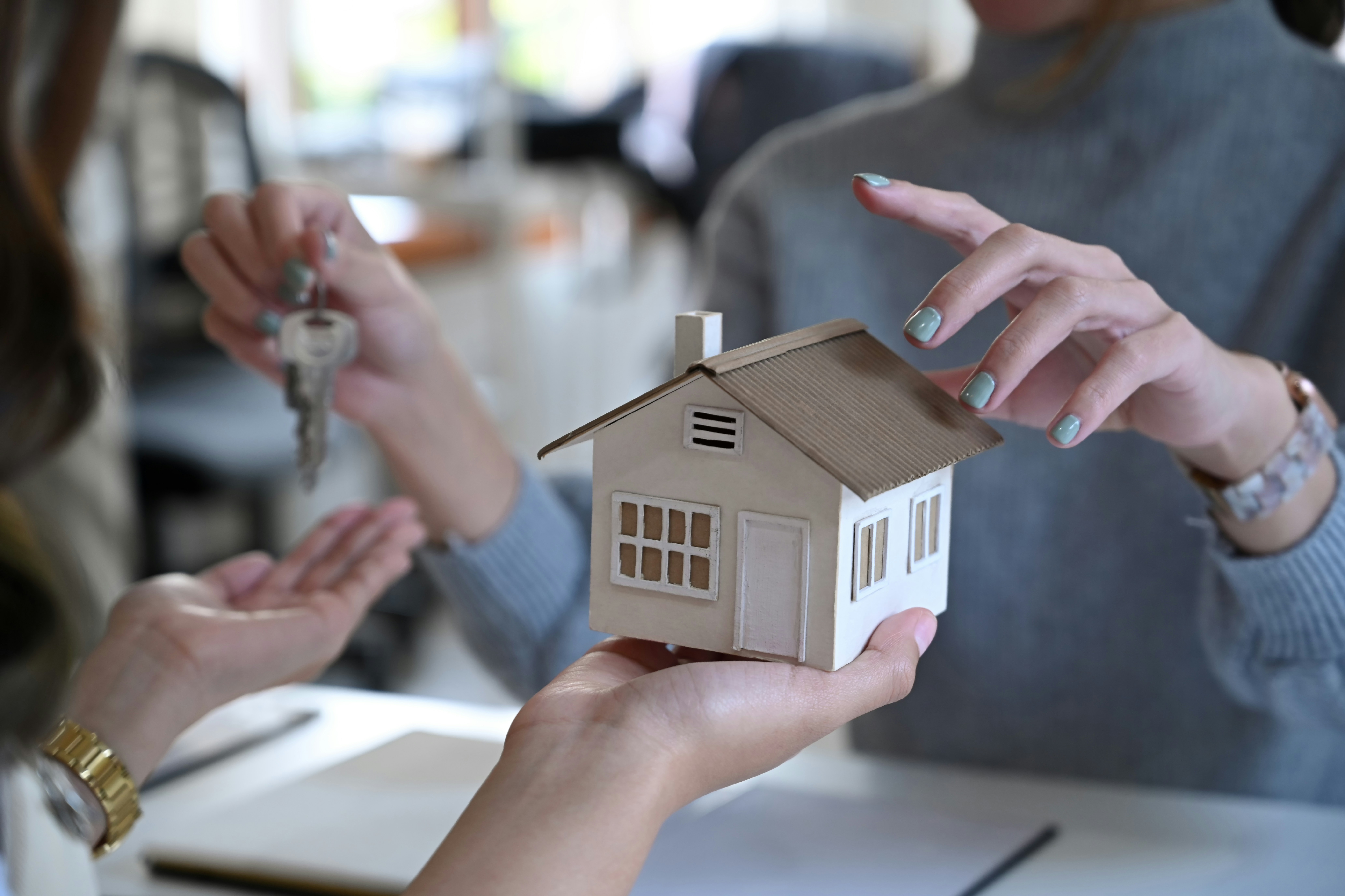 Luzy Ostreicher-Real Estate